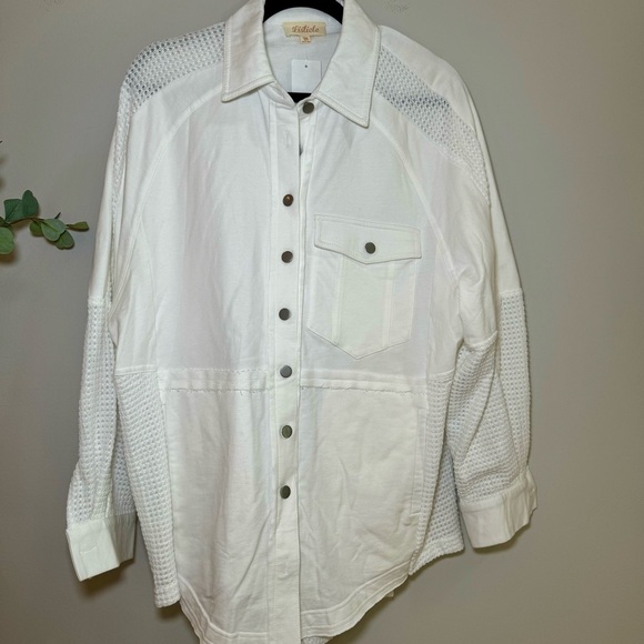 NWT Long sleeved oversized white button down with waffle weave detail size M - Picture 3 of 6